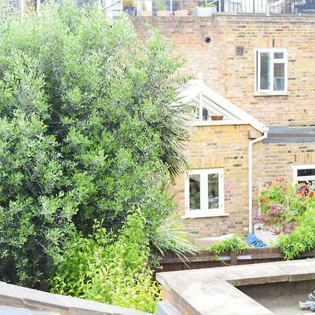 3 Bedroom Family House With A Superb Kitchen And Garden London Exteriör bild