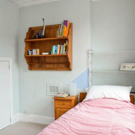 3 Bedroom Family House With A Superb Kitchen And Garden London Exteriör bild