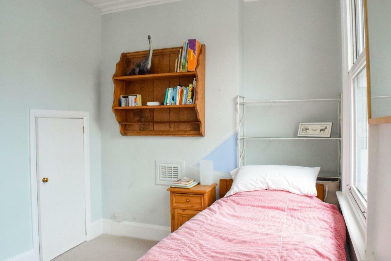 3 Bedroom Family House With A Superb Kitchen And Garden London Exteriör bild
