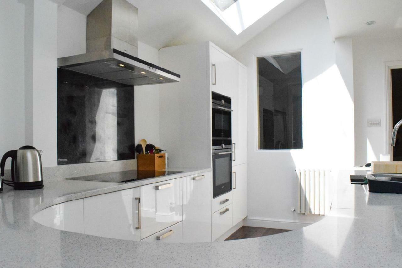 3 Bedroom Family House With A Superb Kitchen And Garden London Exteriör bild