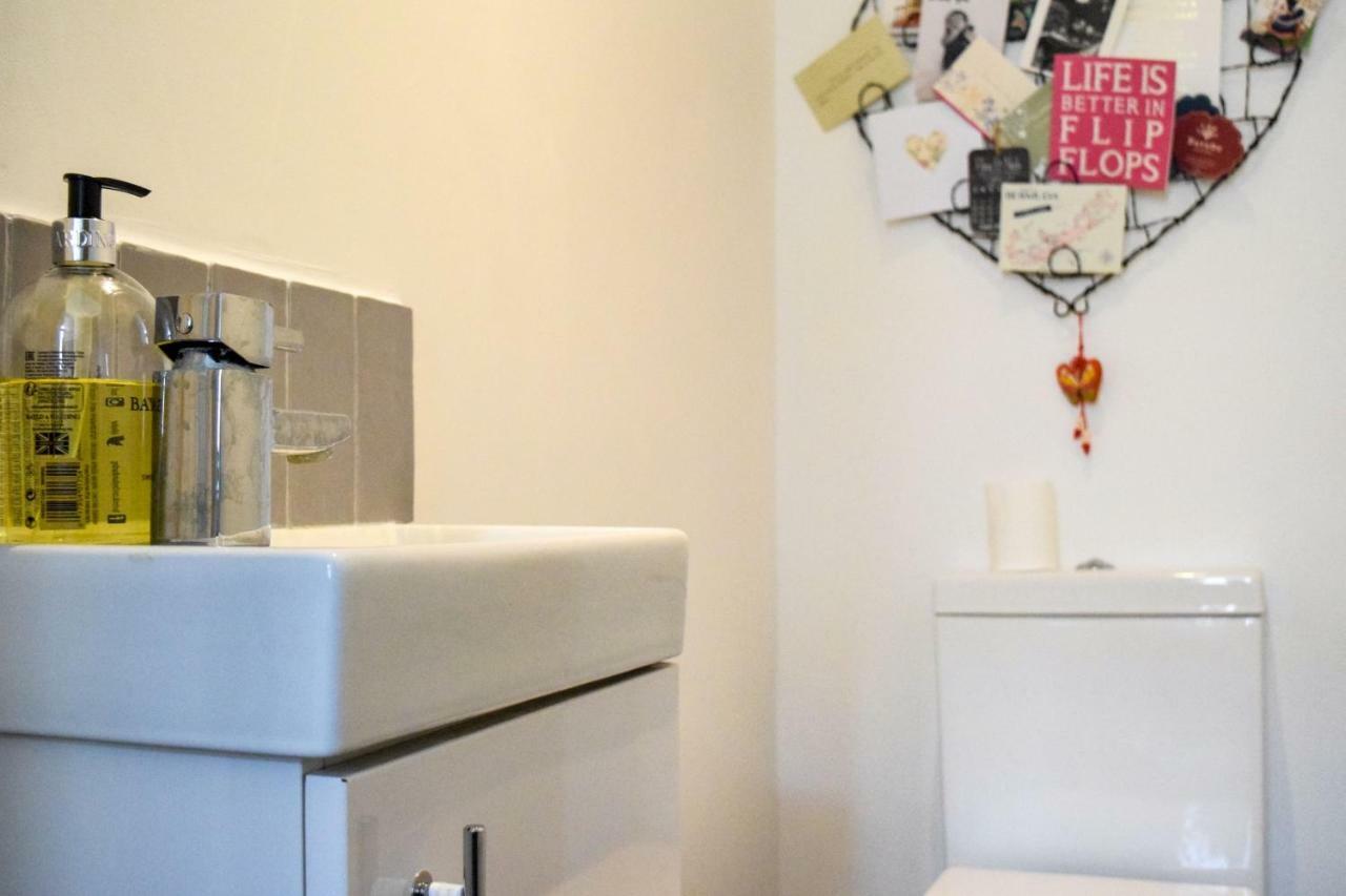 3 Bedroom Family House With A Superb Kitchen And Garden London Exteriör bild