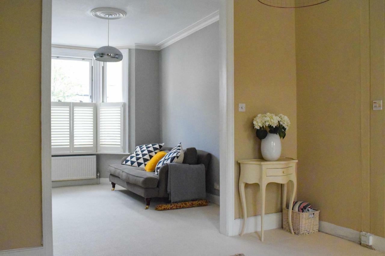 3 Bedroom Family House With A Superb Kitchen And Garden London Exteriör bild