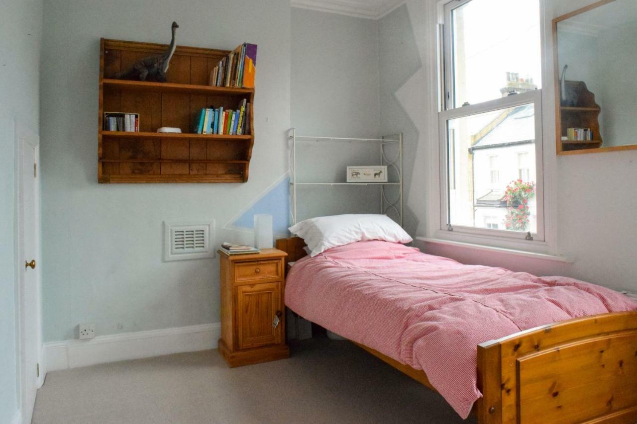 3 Bedroom Family House With A Superb Kitchen And Garden London Exteriör bild