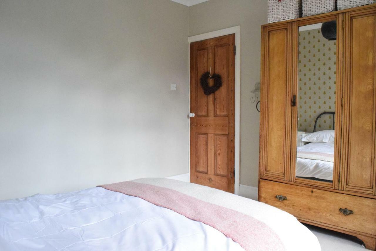 3 Bedroom Family House With A Superb Kitchen And Garden London Exteriör bild